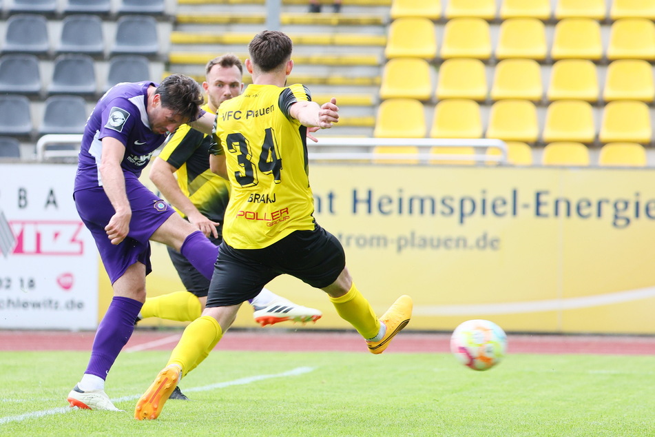 Marcel Bär (32) zieht ab und trifft zum 3:0.