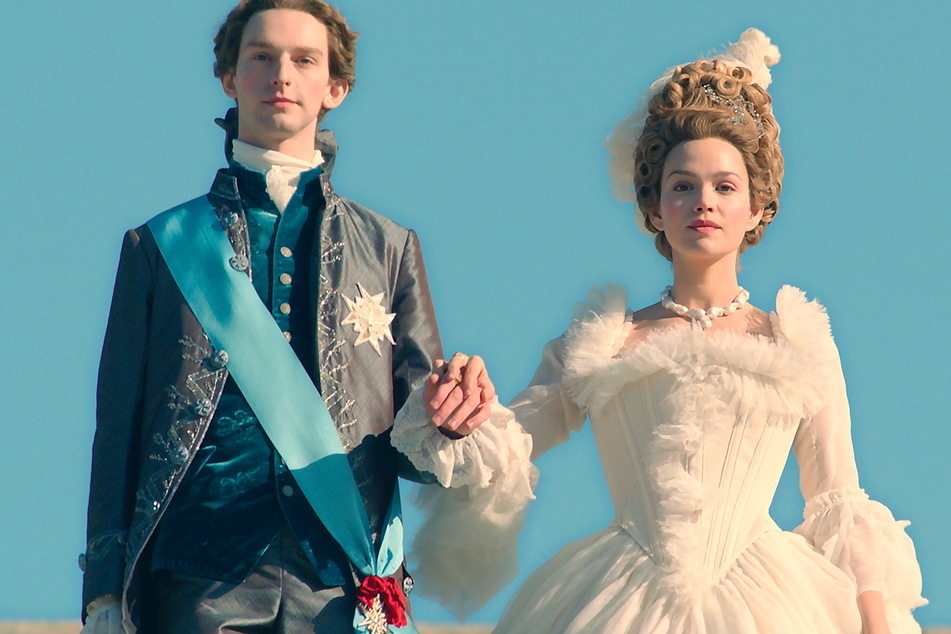 Louis Cunningham (25) und Emilia Schüle (30) spielen das junge Königspaar Ludwig XVI und Marie Antoinette.