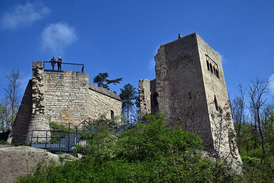 Die Lobdeburg hat eine Aussichtsplattform.