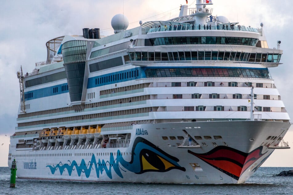 Notfall auf AIDA-Kreuzfahrtschiff! Hubschrauber landet auf dem Ozeanriesen