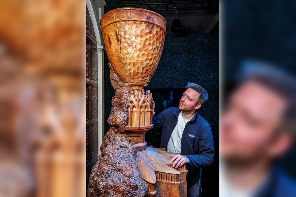 Nach Reparatur wieder wie neu: Ausstellungsleiter Robert Wenzel (38) inspiziert die Ausbesserungsarbeiten am Feuerkelch.