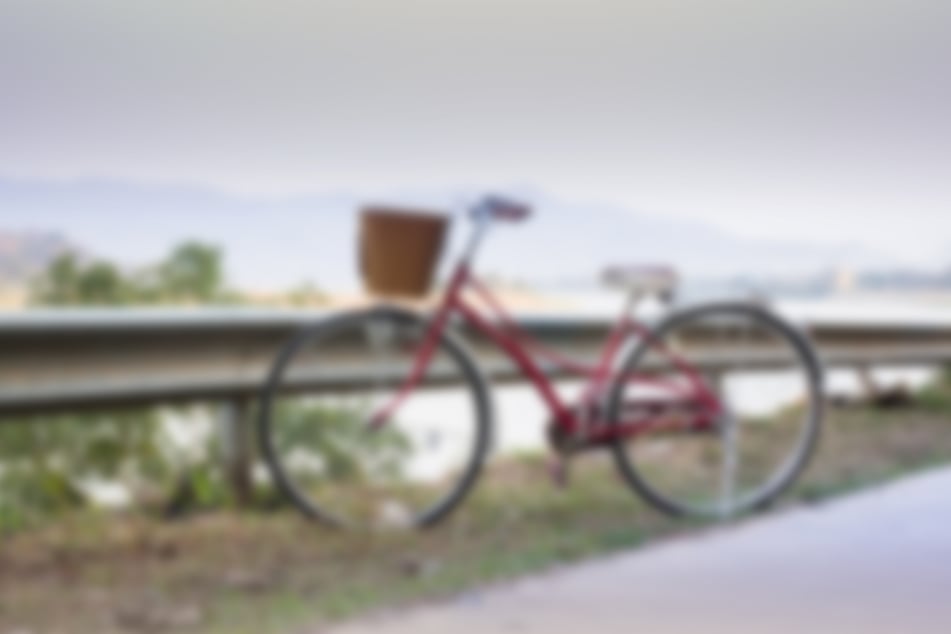 Das Fahrrad des verstorbenen Deutschen lehnte an einer Leitplanke. (Symbolbild)