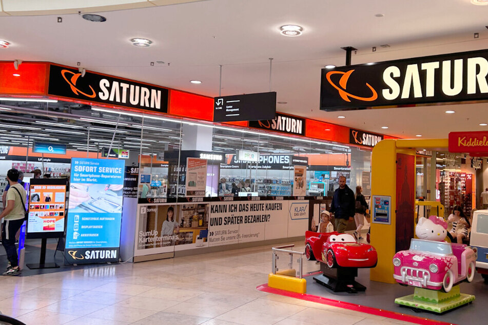 SATURN Dresden - in der Altmarkt-Galerie, Webergasse 1.