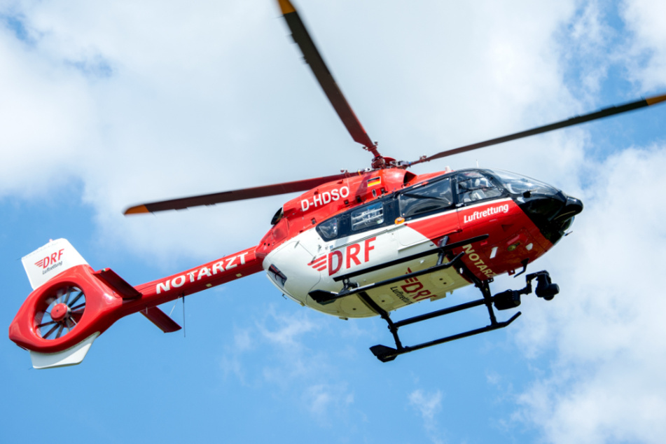 Das Kind wurde mit einem Rettungshubschrauber in eine Klinik gebracht. Dort erlag es später seinen Verletzungen. (Symbolbild)