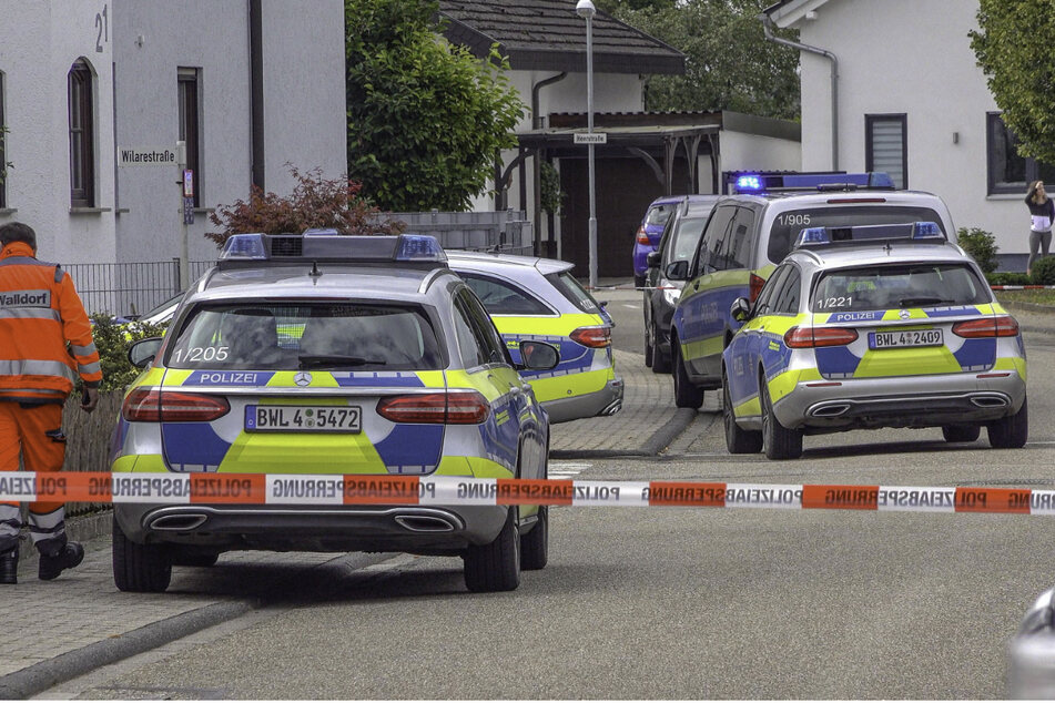 Zahlreiche Streifenfahrzeuge am Samstag in Ubstadt-Weiher.