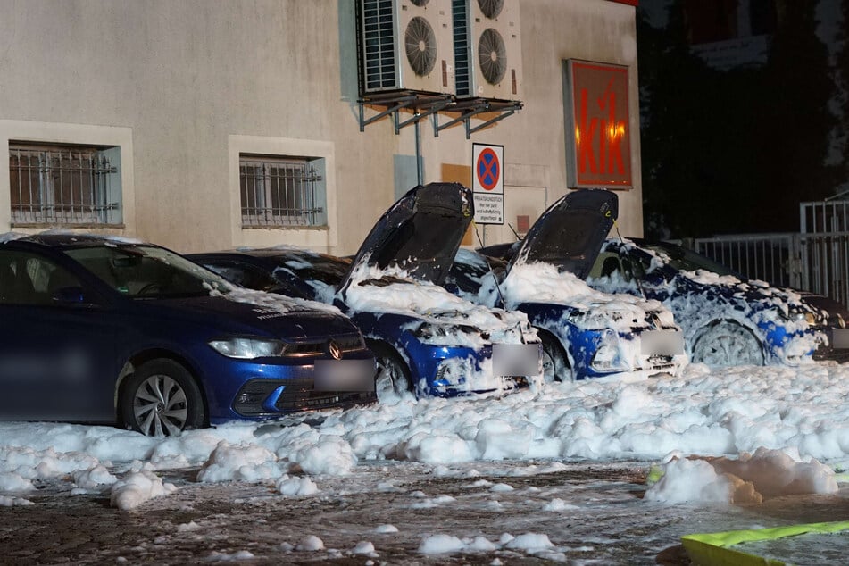 In Döbeln brannten in der Nacht mehrere Autos. Die große Frage bleibt: War es Brandstiftung?