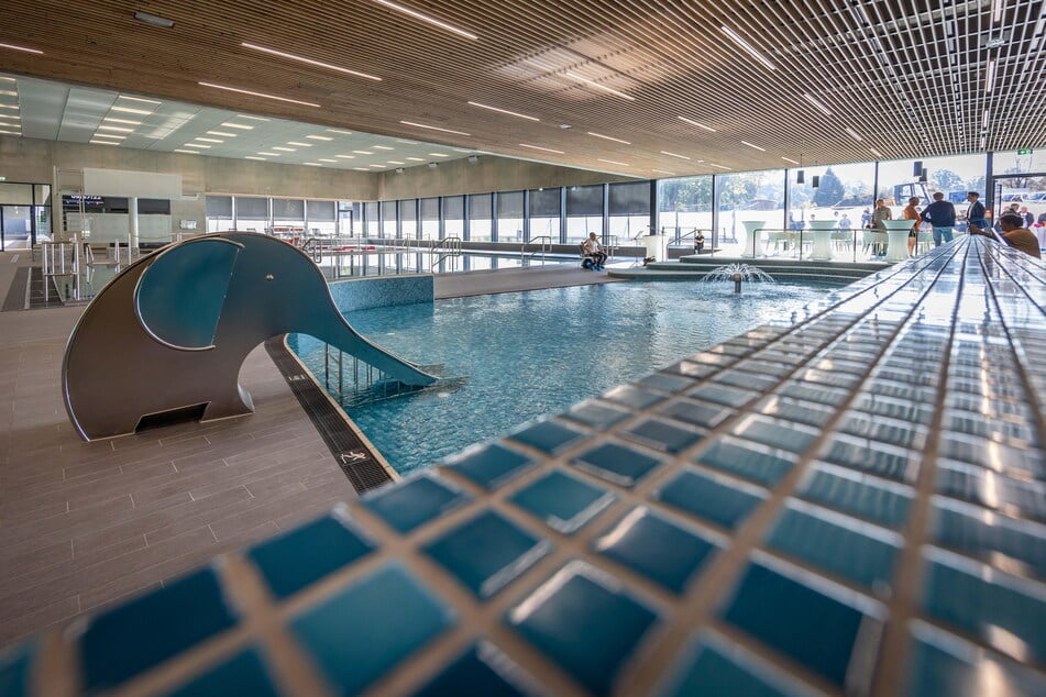 Ist die moderne Ausstattung im neuen Bernsdorfer Hallenbad zu nüchtern?