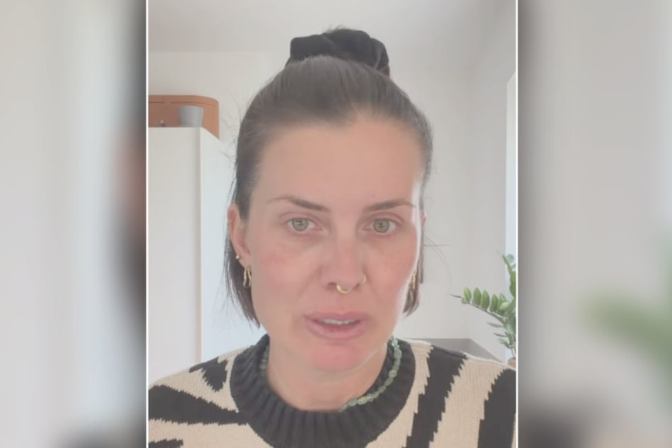 Auf Instagram hat sich die Laiendarstellerin nun alleine gezeigt und dabei versucht ihre Emotionen unter Kontrolle zu behalten.