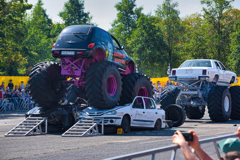Auf die Besucher wartet eine spektakuläre Mischung aus Car-Stunts, Monstertrucks und atemberaubenden Motorrad-Darbietungen. (Symbolbild)