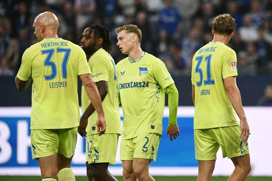An Deyovaisio Zeefuik (28, 2. v. l.) und Julian Eitschberger (22, Mitte) kam der 21-jährige Berner bei Hertha zuletzt nicht vorbei. (Archivfoto)