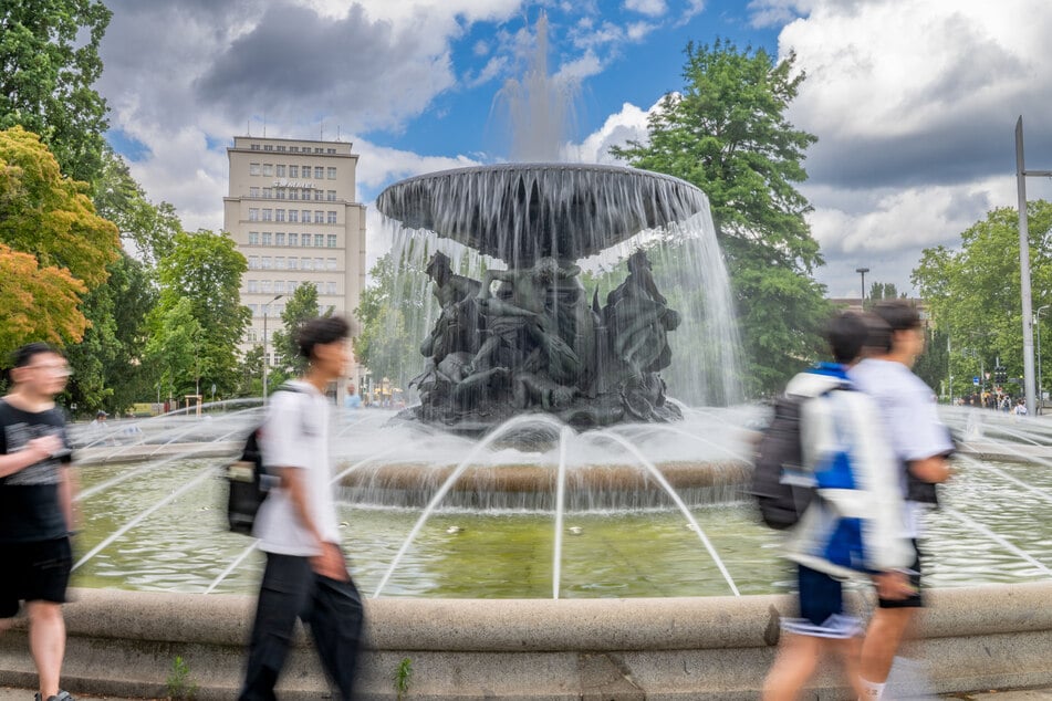 Die "Stürmischen Wogen" am Albertplatz sprudeln die meiste Zeit des Tages nicht mehr so "stürmisch".
