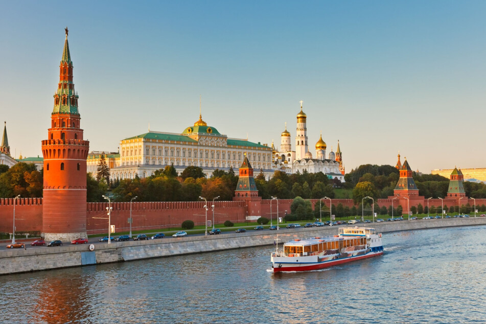Sachsens Ministerpräsident macht sich bei seinem Besuch in der russischen Hauptstadt auch für die Wiedereinrichtung der Fluglinien aus Moskau und St. Petersburg stark.