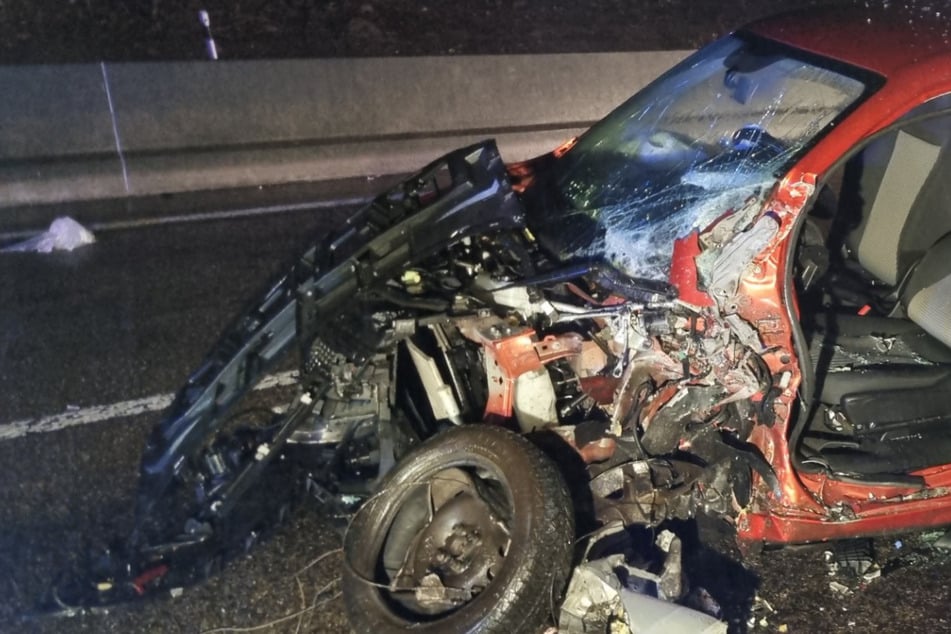 Geisterfahrer verursacht schweren Unfall auf A535: Zwei Verletzte