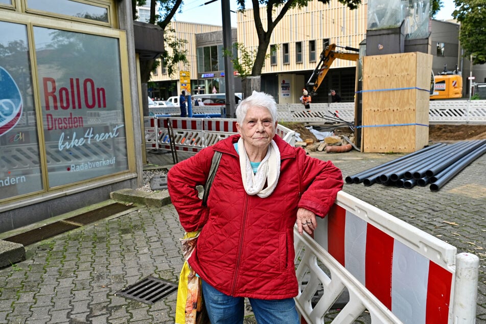 Sigrid Hergerth (83) findet die Wegeführung für Fußgänger schlecht gelöst.
