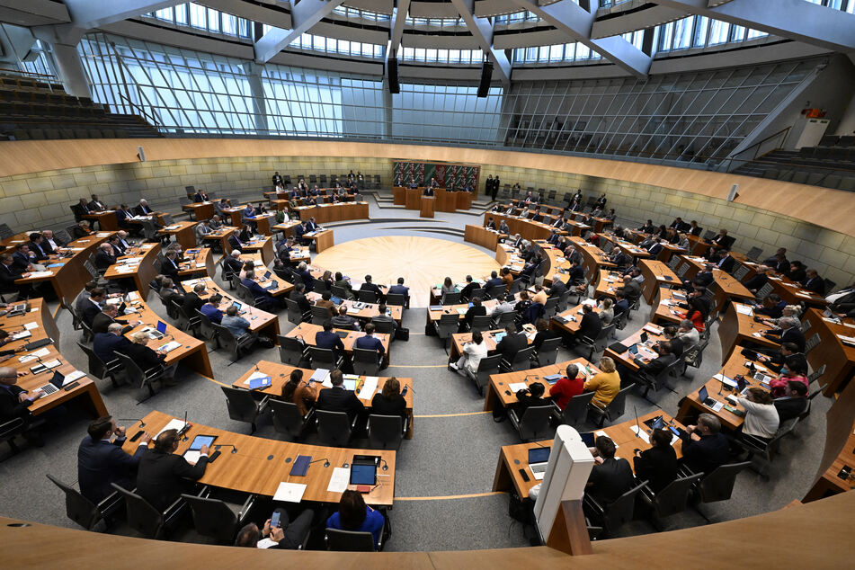 Im NRW-Landtag kam man zusammen, um nach dem beschlossenen Entlastungspaket zu diskutieren.