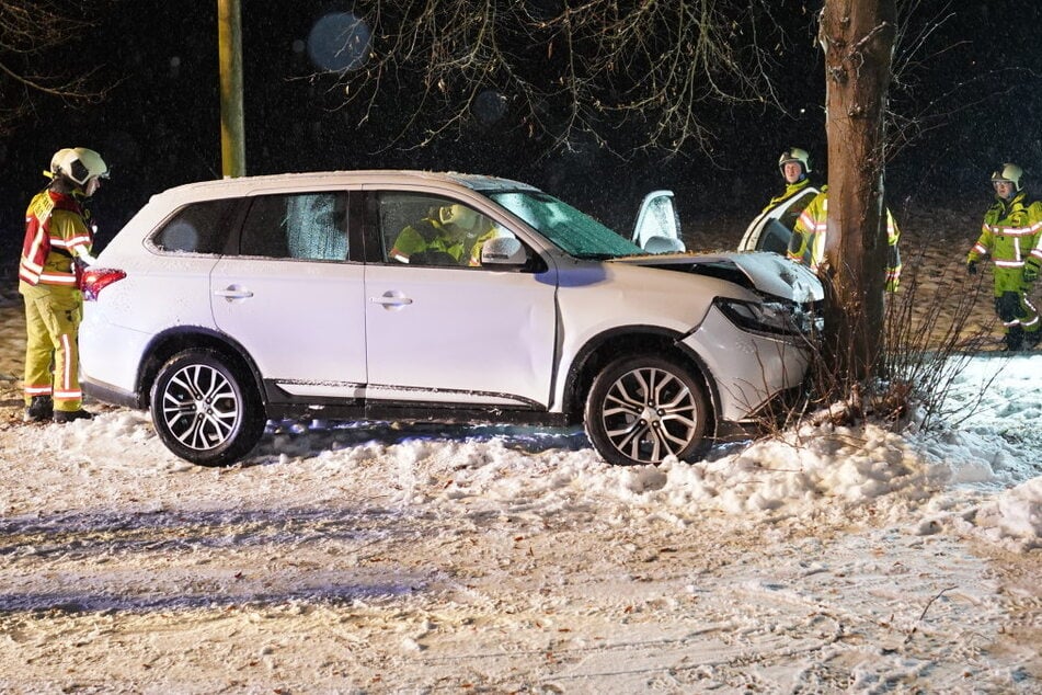 Am Donnerstagabend musste sich die Feuerwehr um einen verunfallten Mitsubishi Outlander kümmern.