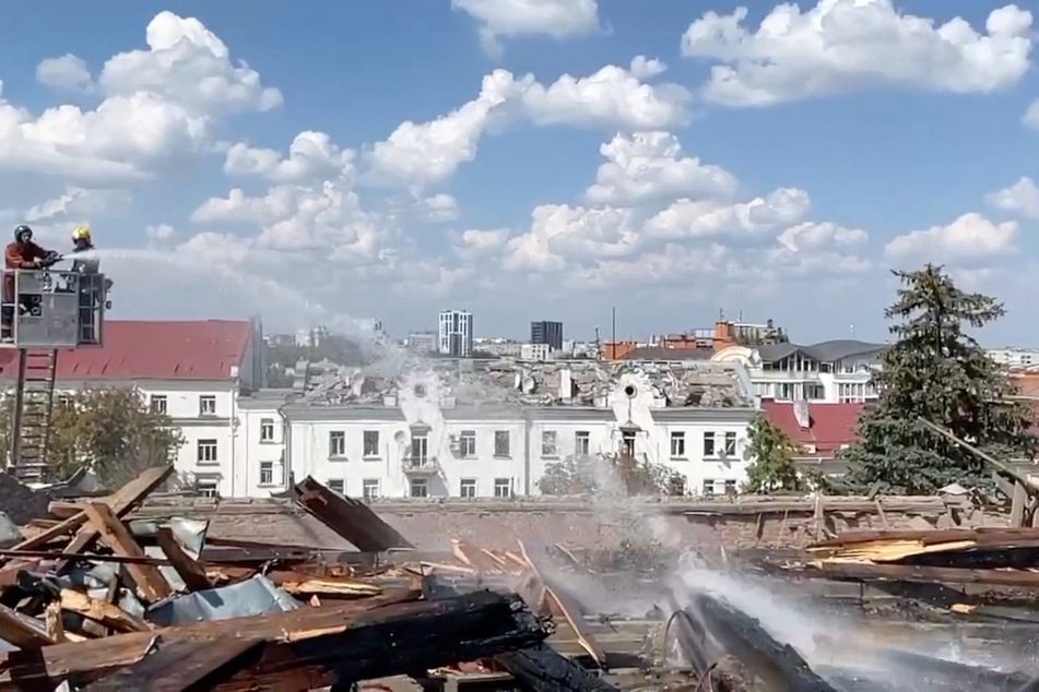 The city center of Chernihiv was struck by Russian missiles that killed at least seven people and left over 100 more injured.