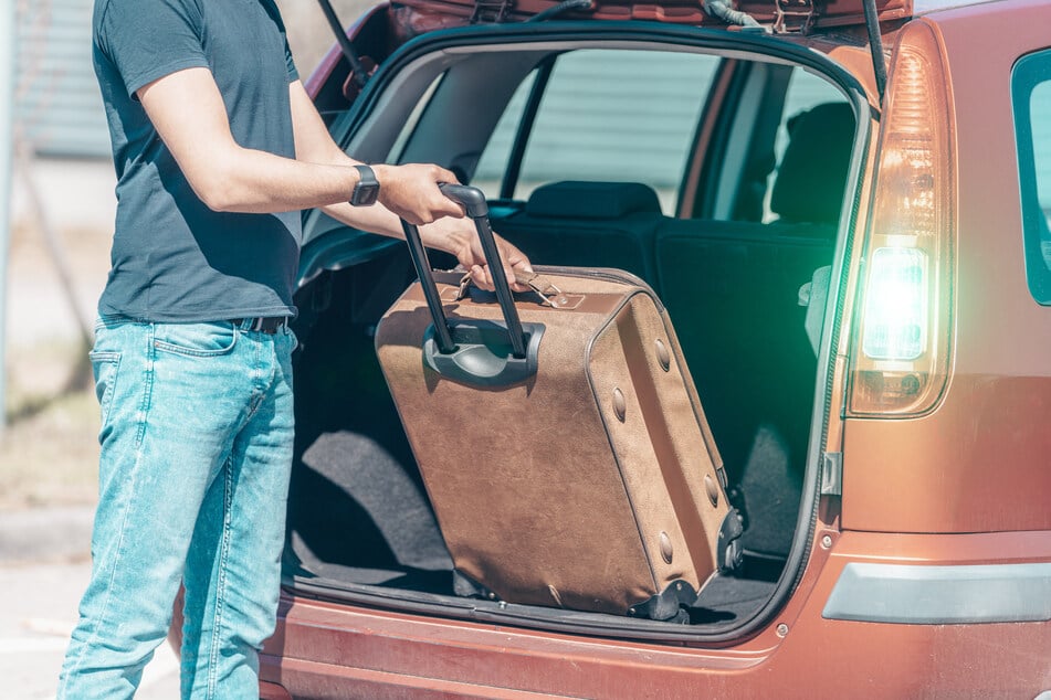 Wer an diesem Wochenende mit dem Auto die Rückreise aus dem Urlaub antritt, sollte am besten früh morgens oder am Abend losfahren. (Symbolbild)