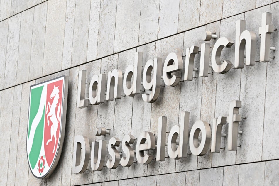Ekel-Tat vor Gericht: Trio soll 19-Jährige vergewaltigt haben
