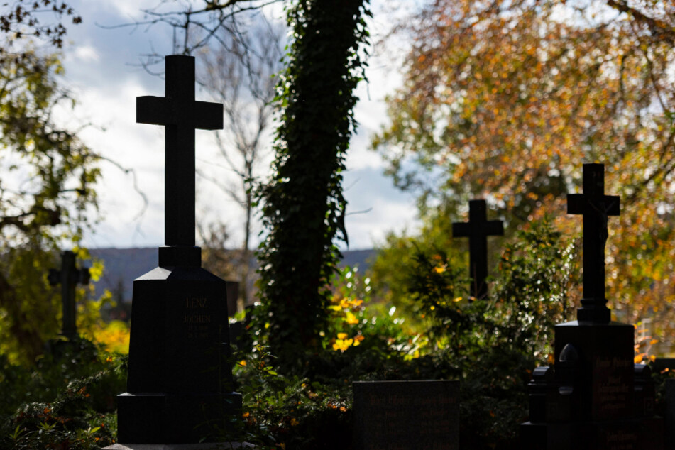 Im Wort Friedhof steckt der "Friede", den man den Verstorbenen wünscht.