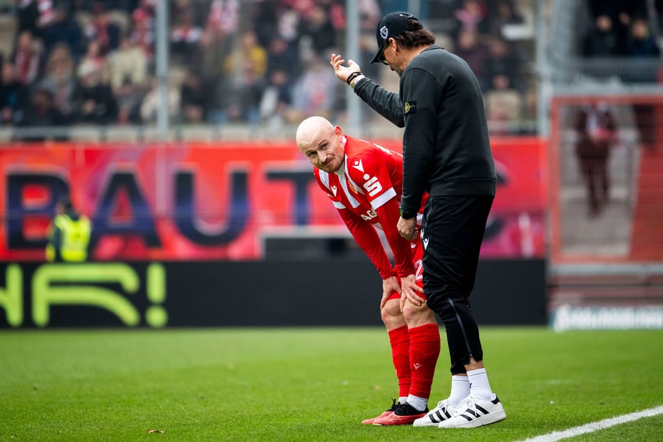 Krauß zerstritt sich mit seinem einstigen Förderer Pele Wollitz (60, r.) und ging im Unfrieden aus Cottbus.