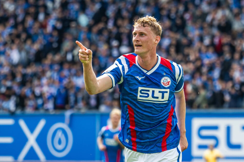 Emil Holten (29) bleibt Hansa Rostock erhalten.