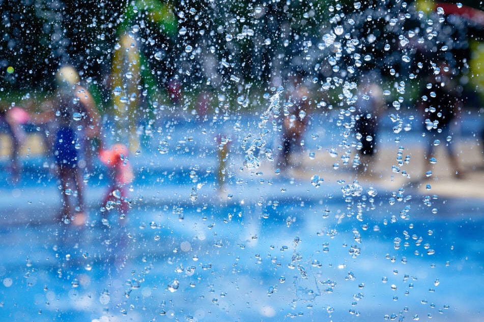 In den nächsten Tagen bleiben Schwimm- und Freibäder eine gute Anlaufstelle, um der Hitze zu entgehen. (Symbolfoto)