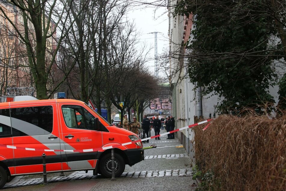 Die Feuerwehr musste am Freitag zu einem Wohnungsbrand in Berlin-Rummelsburg ausrücken.