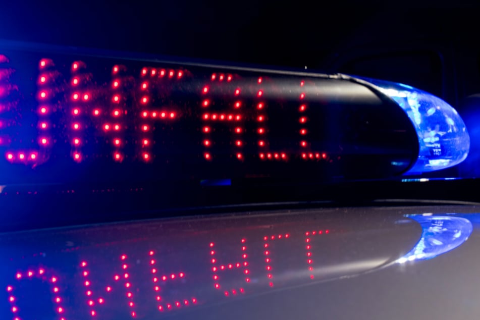 Auf der A8 kam es am Montagmorgen zu einem schweren Unfall. (Symbolbild)