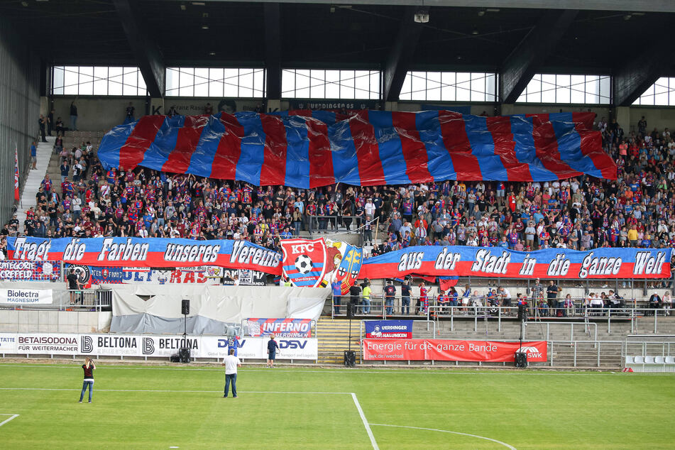 Ein Bild vom Saisonbeginn 2022/23: Der KFC Uerdingen ist zurück in der geliebten Grotenburg.