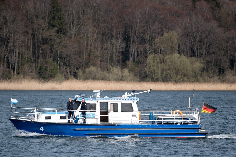 Betrunkene kentern auf der Donau: Motorboot geht unter