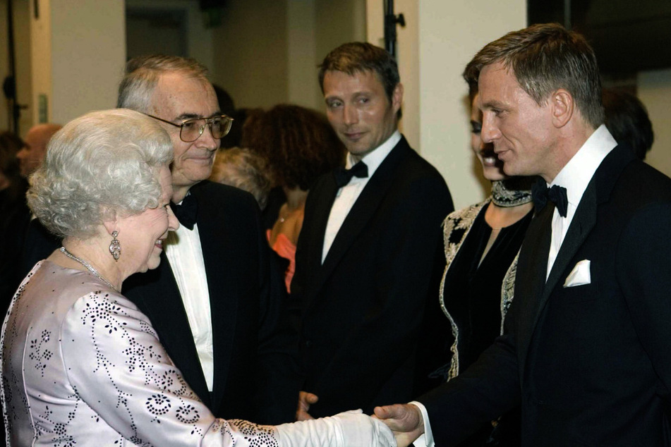 Daniel Craig erinnert an Auftritt der Queen als königliches "Bondgirl"