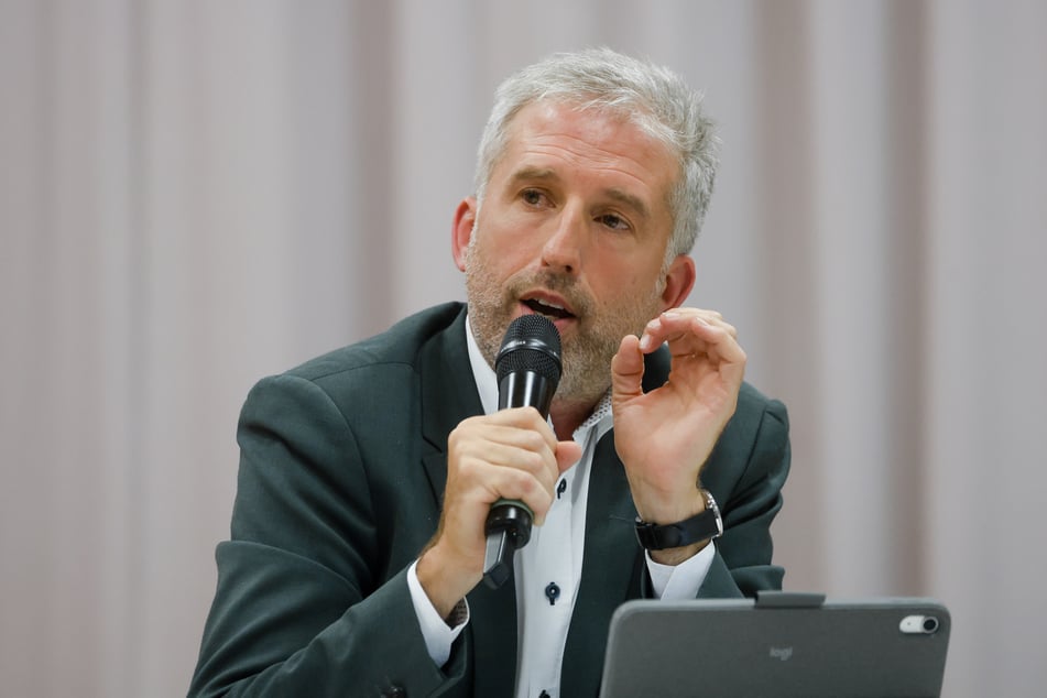 Tübingens Oberbürgermeister Boris Palmer (53, parteilos) spricht bei einer Diskussionsrunde mit dem AfD-Landesvorsitzenden Frohnmaier in der Hermann-Hepper-Halle.