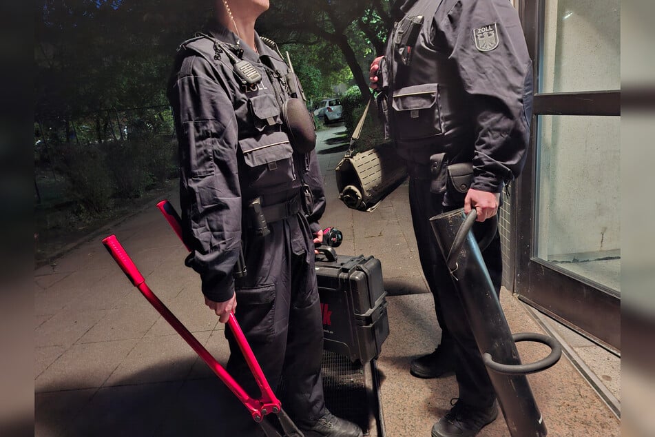 Zoll-Ermittler landeten am Mittwoch einen großen Coup hinsichtlich illegaler Schwarzarbeit im Baugewerbe.