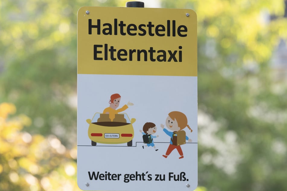 Die neuen Schulstraßen sollen auch die Nutzung von Elterntaxis verringern (Symbolbild).