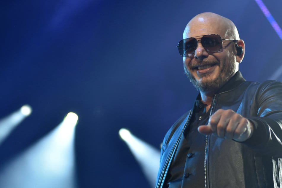 Frankfurt: "Diese Motherf***er!": Rapper Pitbull flippt auf Bühne aus und ätzt gegen Festhalle Frankfurt