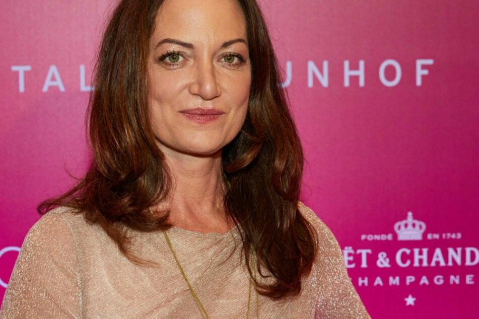 Schauspielerin Natalia Wörner (53) geht mit dem Gefühl in die Dreharbeiten, "diesen Film den Menschen widmen zu wollen, die in pflegerischen Berufen arbeiten".