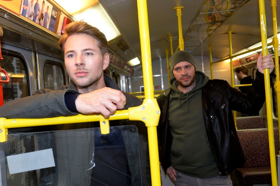 Vor Erik mimt Bastian den besorgten Kollegen und Lover.