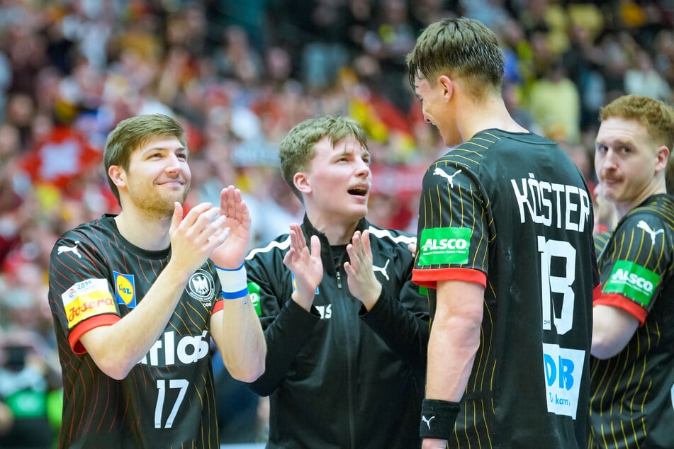 Die deutschen Handballer machten mit dem Sieg gegen die Schweiz den Einzug in die Hauptrunde klar. Jetzt stehen die Gegner dort fest.