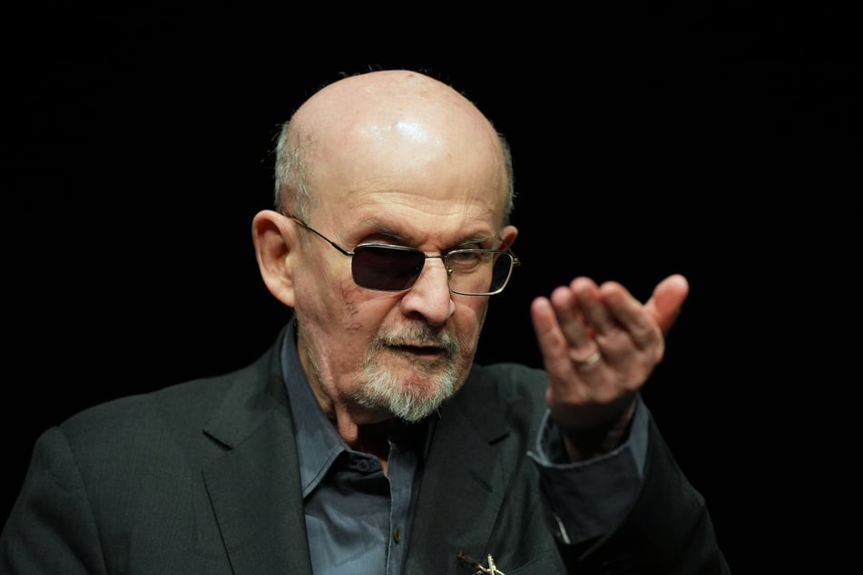 Der Schriftsteller Salman Rushdie (77).