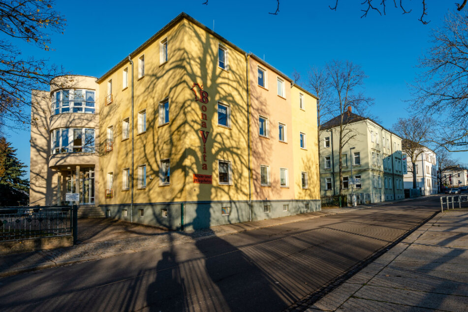 Im Pflegeheim "Bona Vita" in Limbach-Oberfrohna arbeiten Pfleger trotz positivem Corona-Test weiter