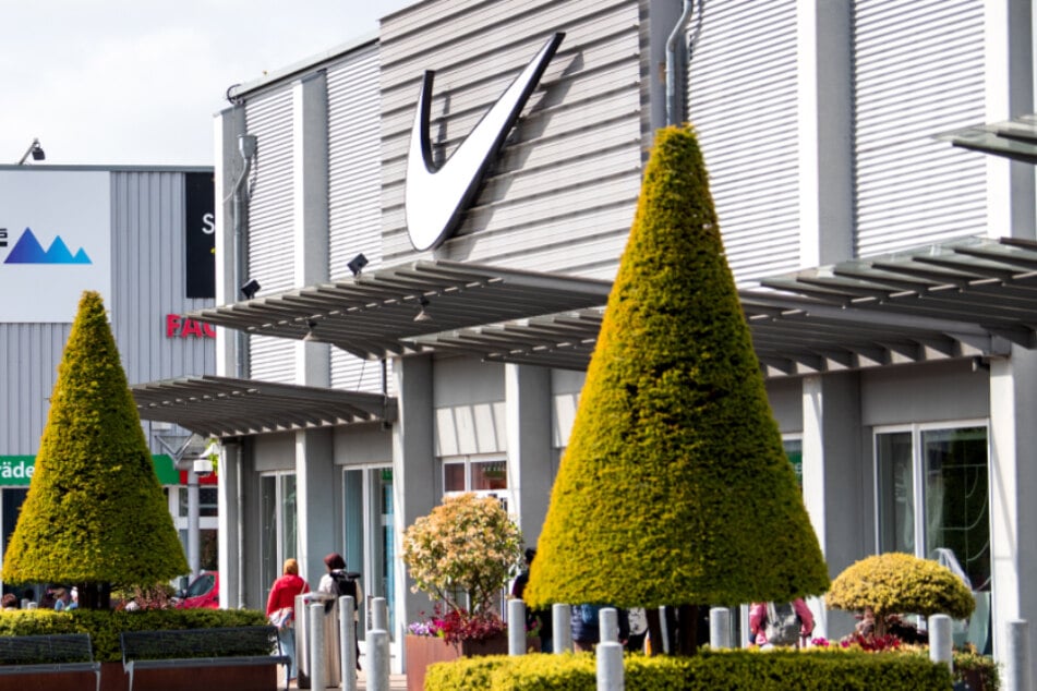 Ein Sportoutfit, die neuen Winterschuhe oder das Geschenk für Weihnachten – Ihr werdet hier auf jeden Fall fündig!