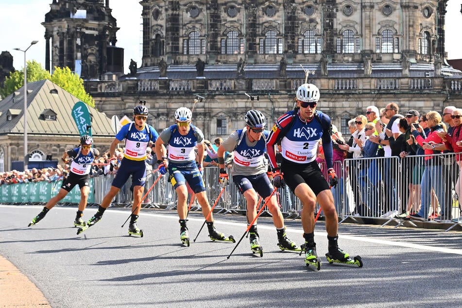 Im Quali-Rennen lief der norwegische Superstar Sturla Holm Laegreid (29, r.) noch vorn mit. Beim Hauptrennen passte die Laufform nicht, dafür feierte er mit den Fans.