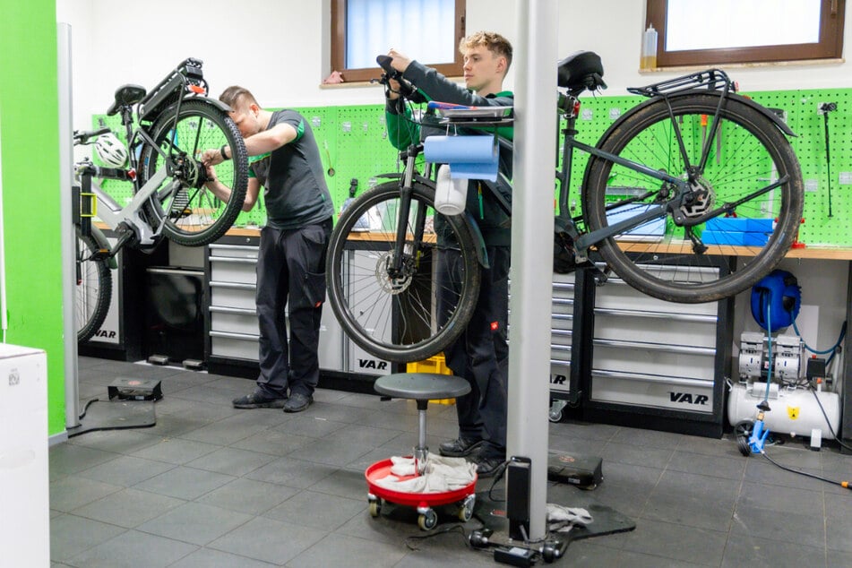 Das Werkstatt-Team untersucht Euer Rad auf potenzielle Mängel und macht es fit für die kalte Jahreszeit.