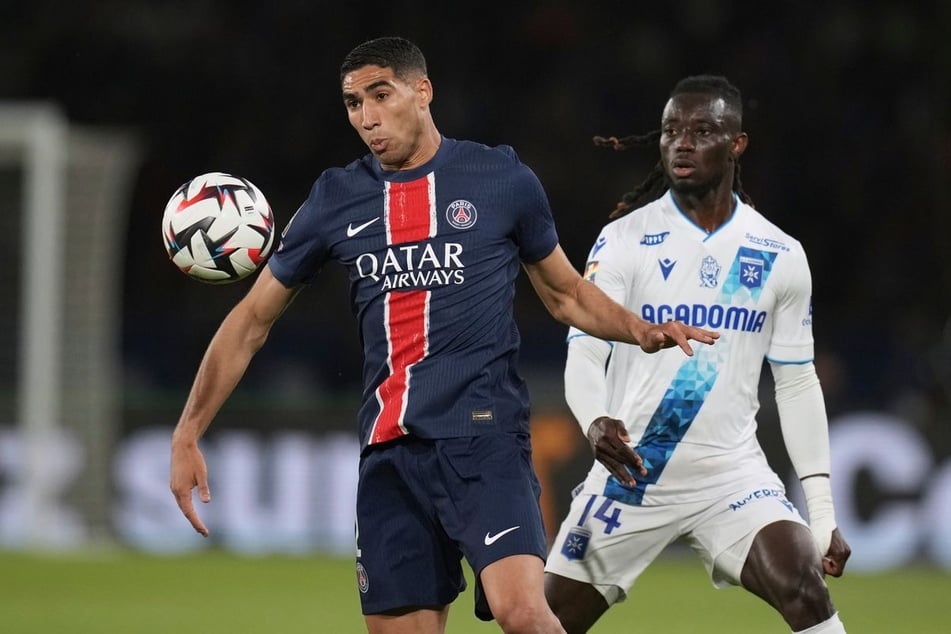 Gideon Mensah (27, r.) stand bis zum 30. Juni 2026 bei AJ Auxerre unter Vertrag, ist seitdem vereinslos.