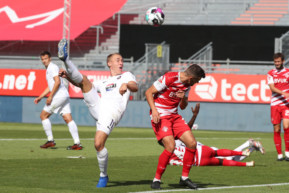 Florian Krüger (l.) stellte die Würzburger Defensive vor unlösbare Aufgaben.