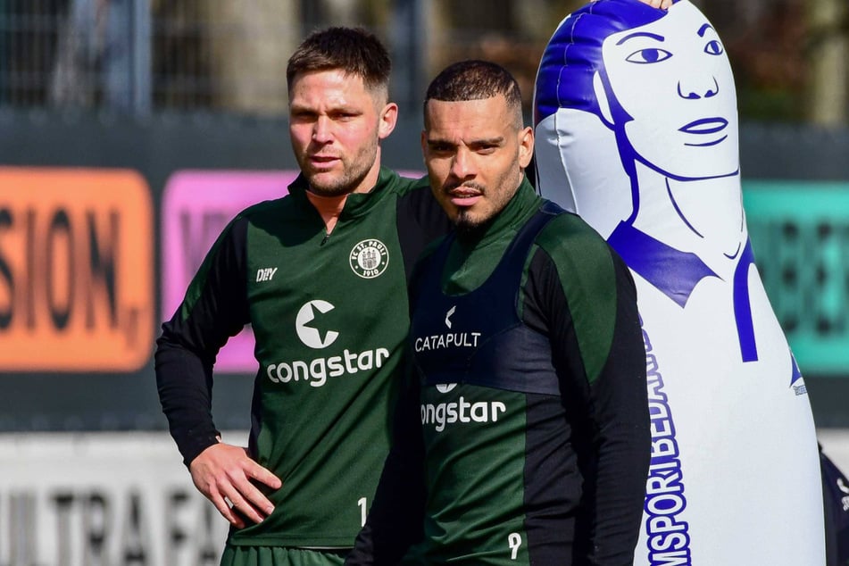 Die Zukunft von Andreas Albers (34, l.) und Maurides (30) beim FC St. Pauli ist noch unklar.