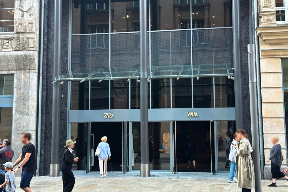 Von außen kann man nicht viel erkennen, aber die neue Zara-Filiale in Leipzig gilt als Flagship-Store und damit als Vorzeige-Geschäft der Marke.