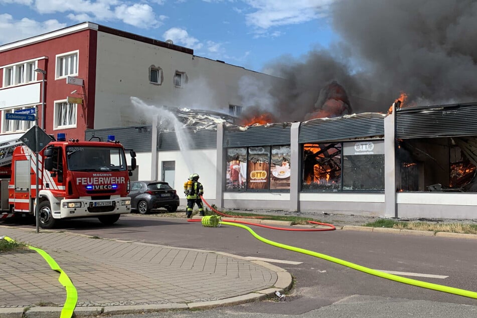 Millionenschaden! Norma-Supermarkt in Magdeburg in Flammen