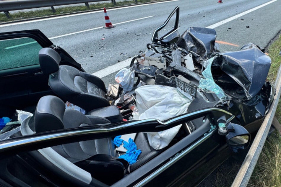 Unfall A72: Skoda völlig zerquetscht: Fahrerin stirbt trotz Reanimationsversuch nach Lkw-Unfall